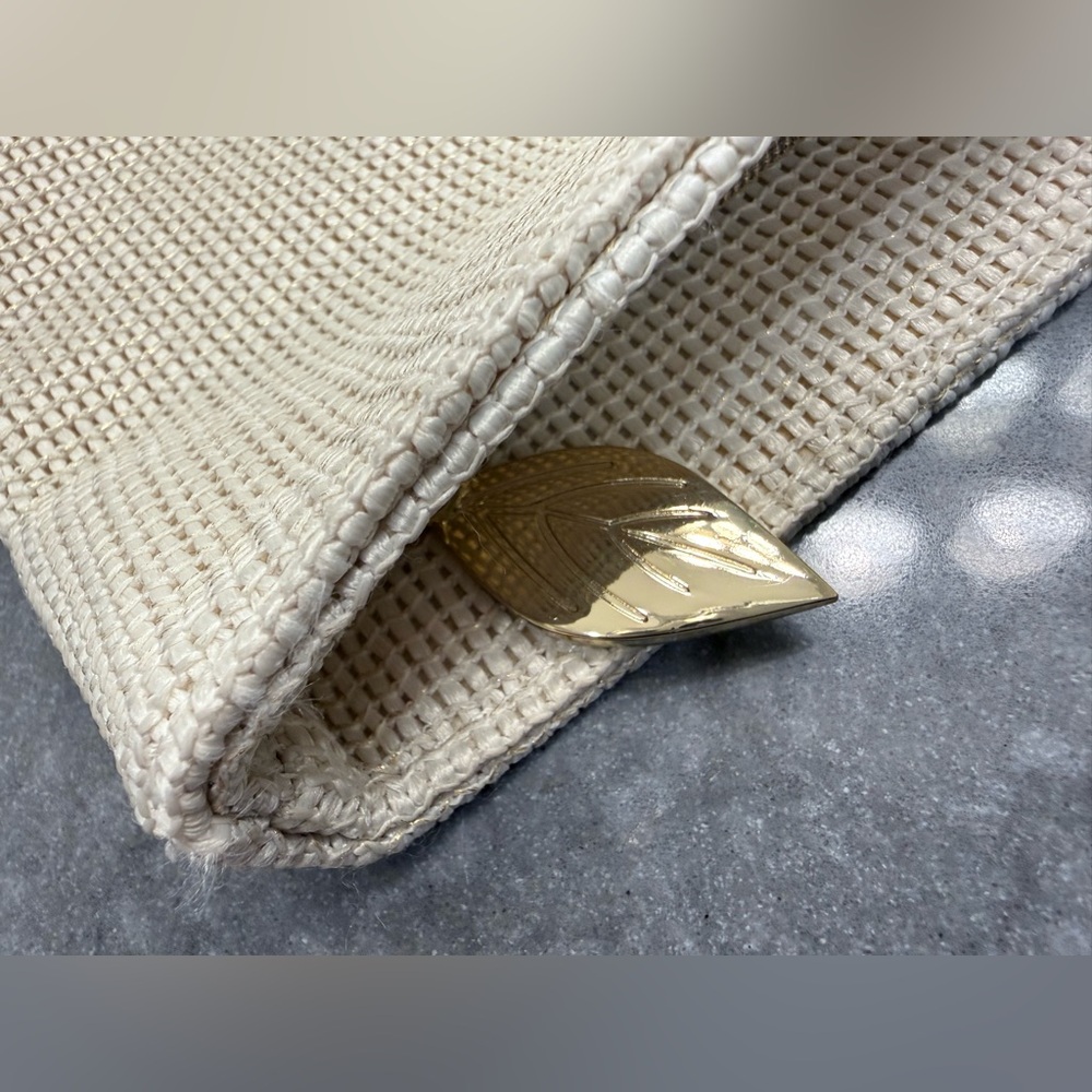 Cream with Gold Thread Pouch - Picture 6 of 7